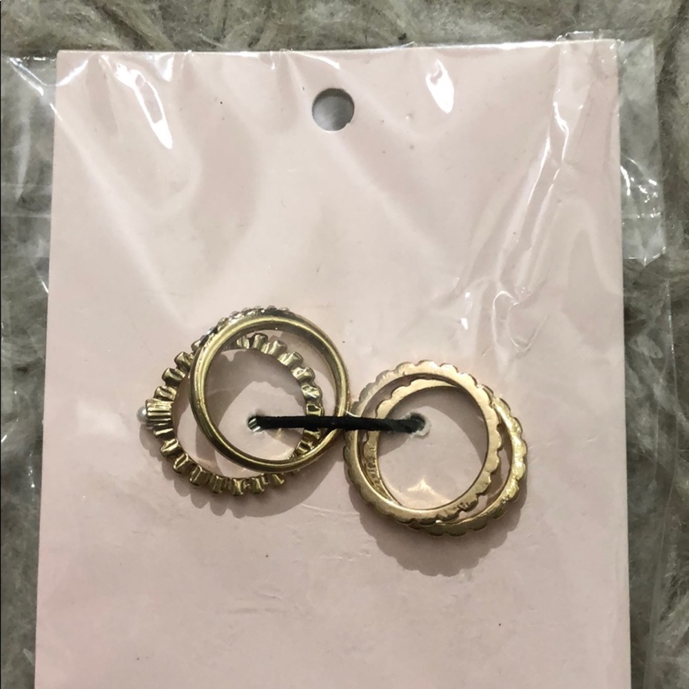 Four size 7 gold rings
